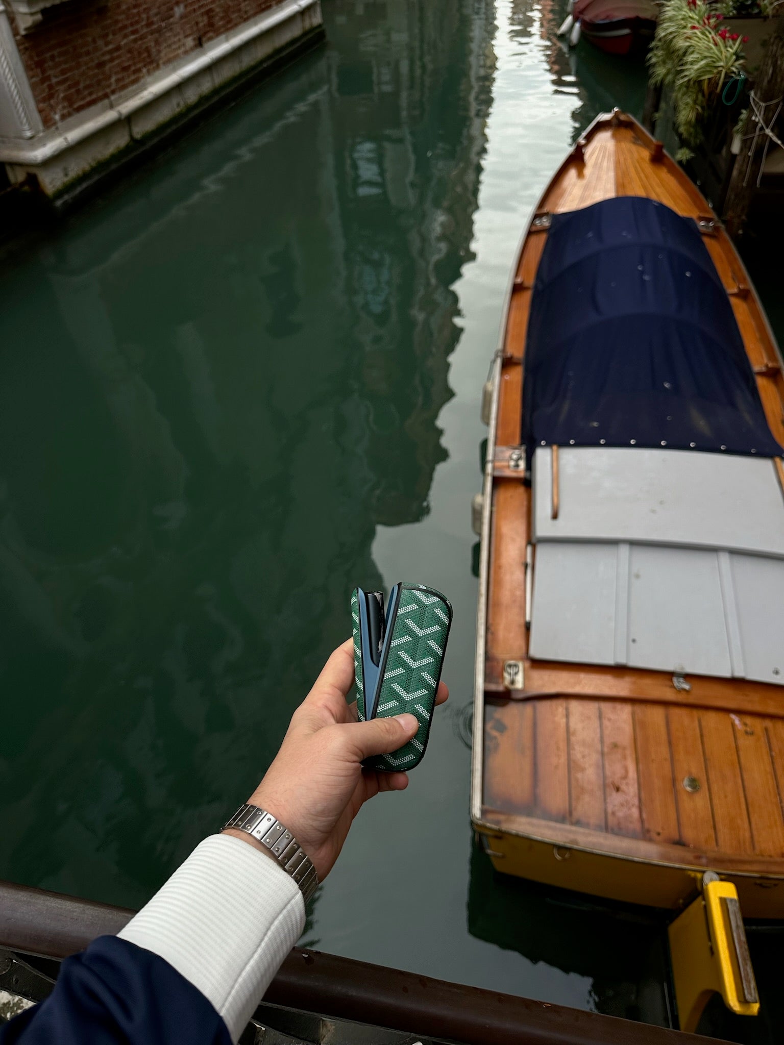 Vitello Green Case — Compatible with ILUMA