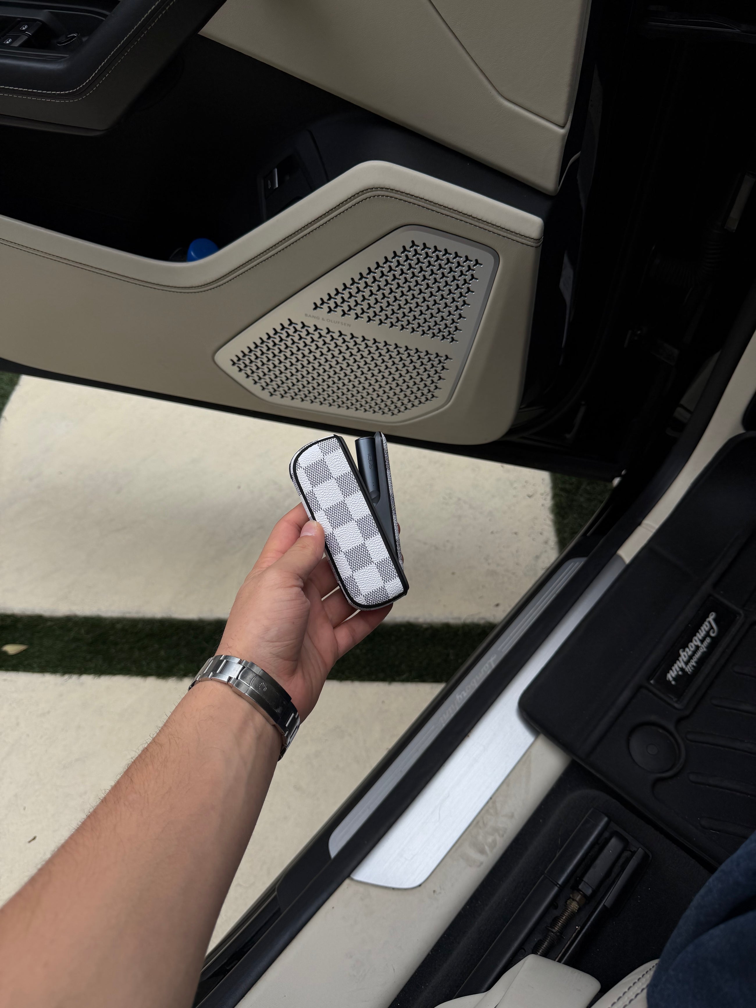 Vitello carrera White— Compatible with ILUMA/i