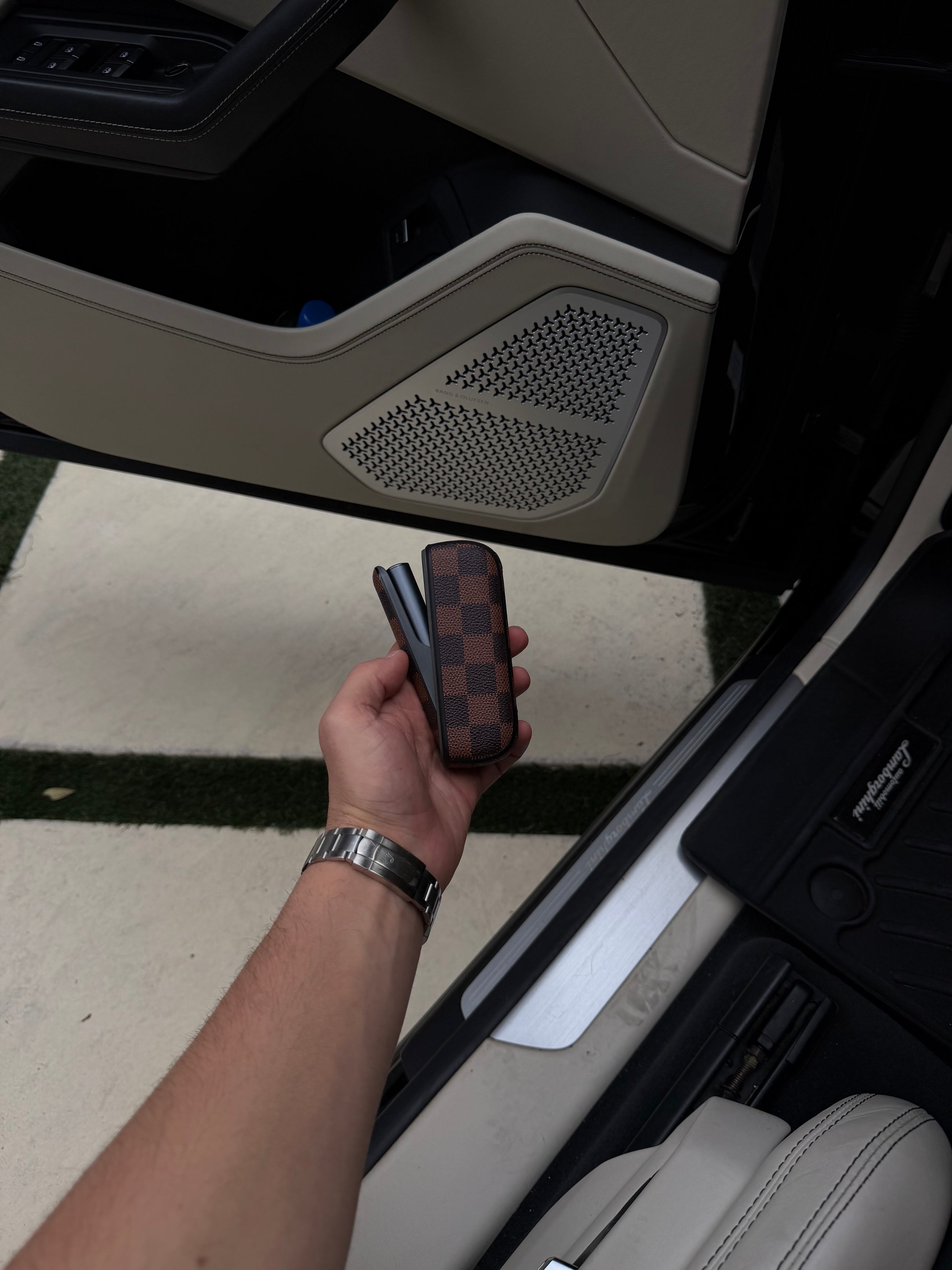 Vitello carrera Mocha— Compatible with ILUMA/i