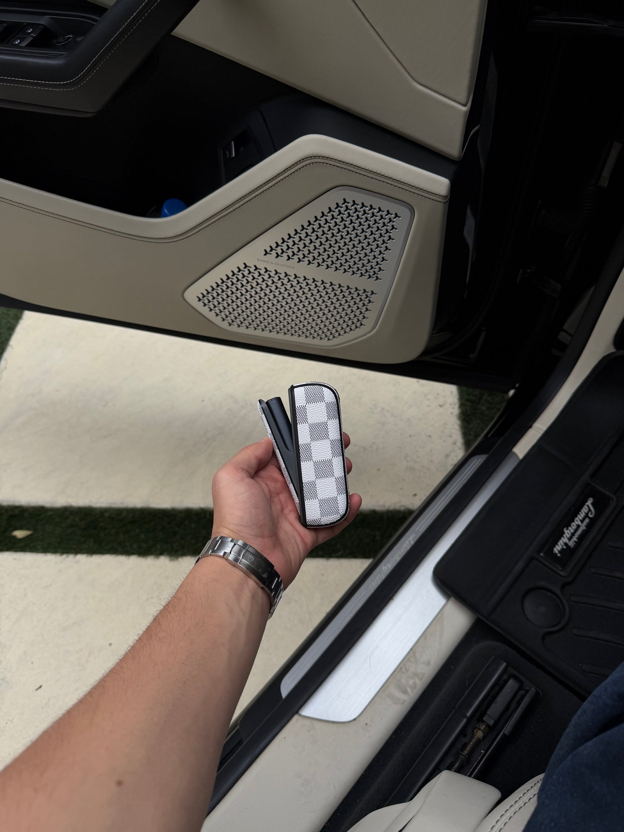 Vitello carrera White— Compatible with ILUMA/i