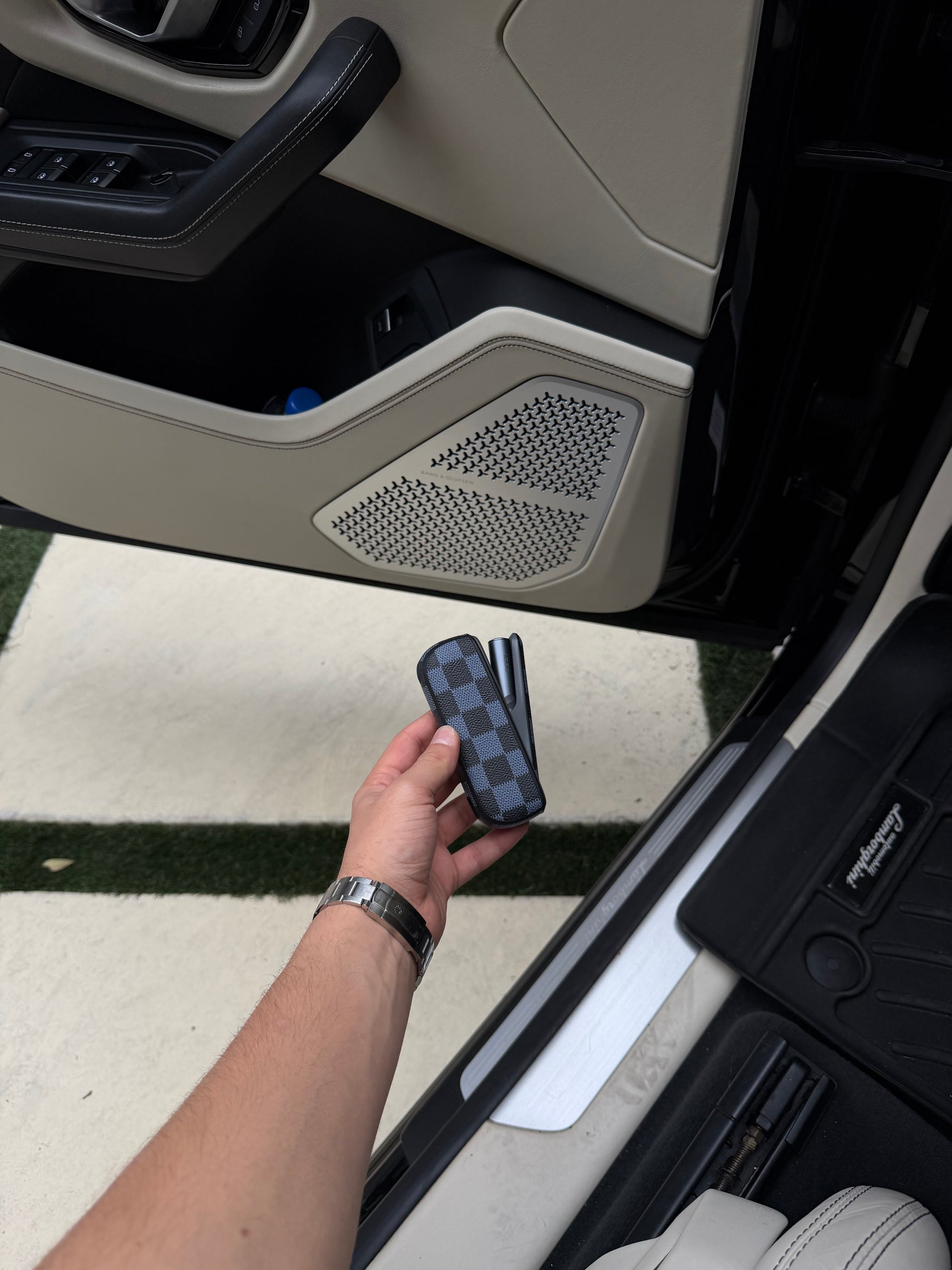 Vitello carrera Navy— Compatible with ILUMA/i